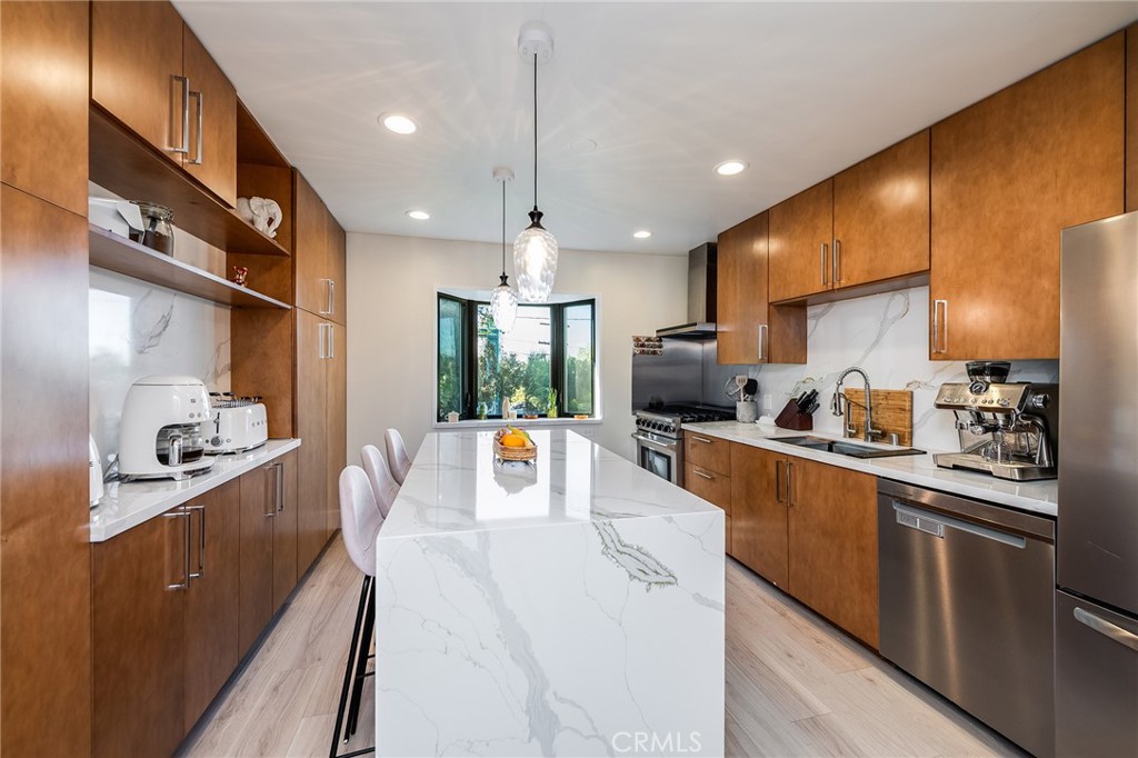 1800 Silverwood Terrace Property Photo 6