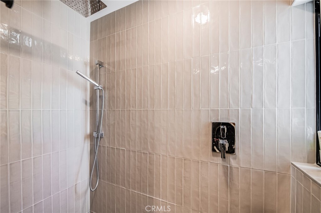 1800 Silverwood Terrace Property Photo 43
