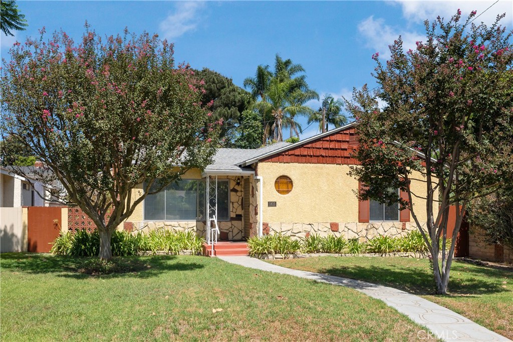 1815 W Riverside Drive Property Photo 1