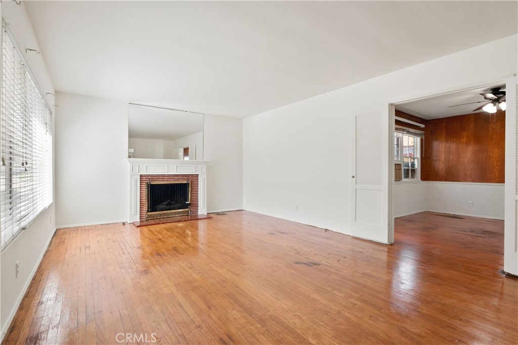 1815 W Riverside Drive Property Photo 2