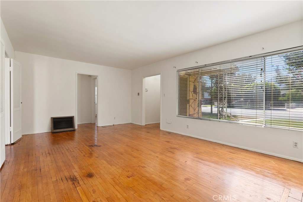 1815 W Riverside Drive Property Photo 4