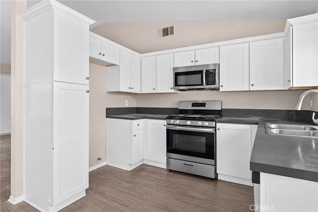 105 S Lamarr Property Photo 10