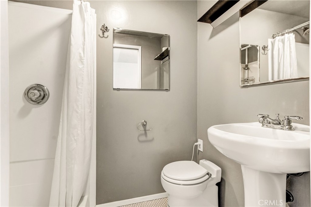 351 W Elm Street Property Photo 20