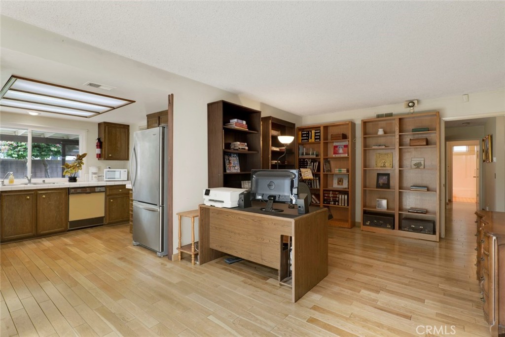 831 Redlen Avenue Property Photo 4