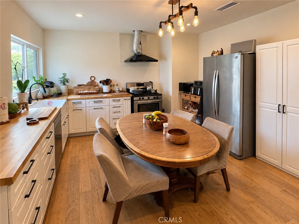 1335 Helen Property Photo 5