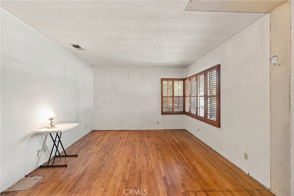 2043 N Maple Property Photo 4