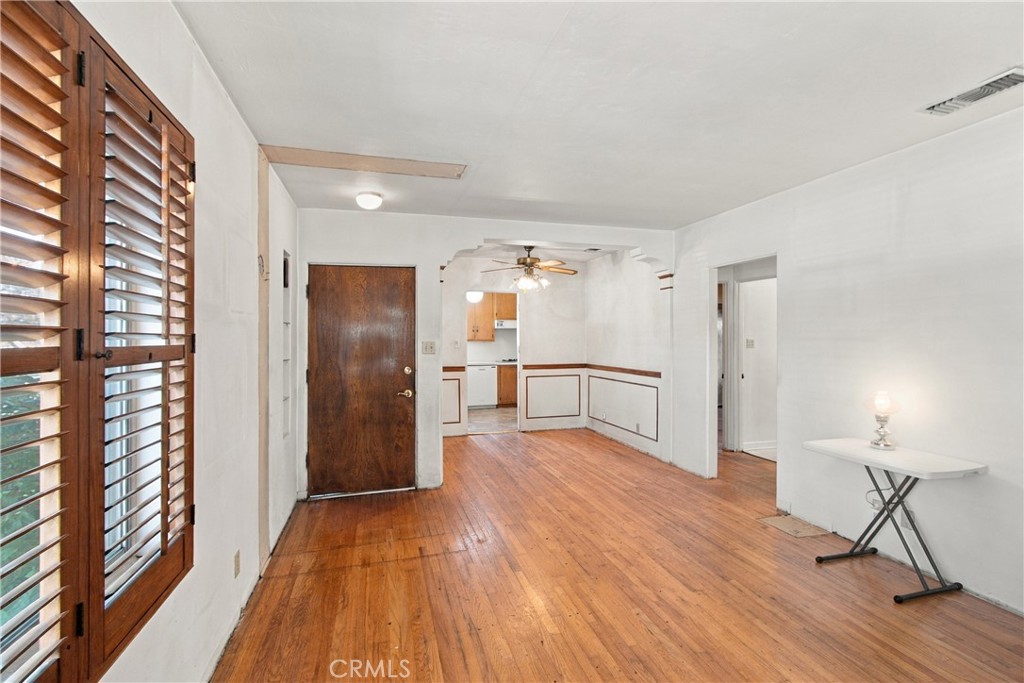 2043 N Maple Property Photo 5
