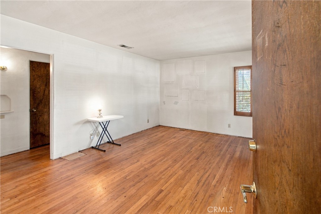 2043 N Maple Property Photo 6