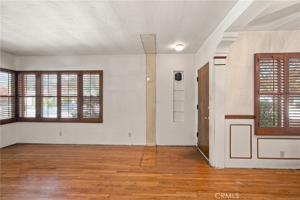2043 N Maple Property Photo 8