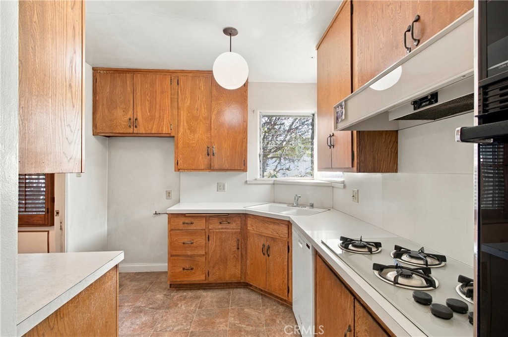 2043 N Maple Property Photo 12