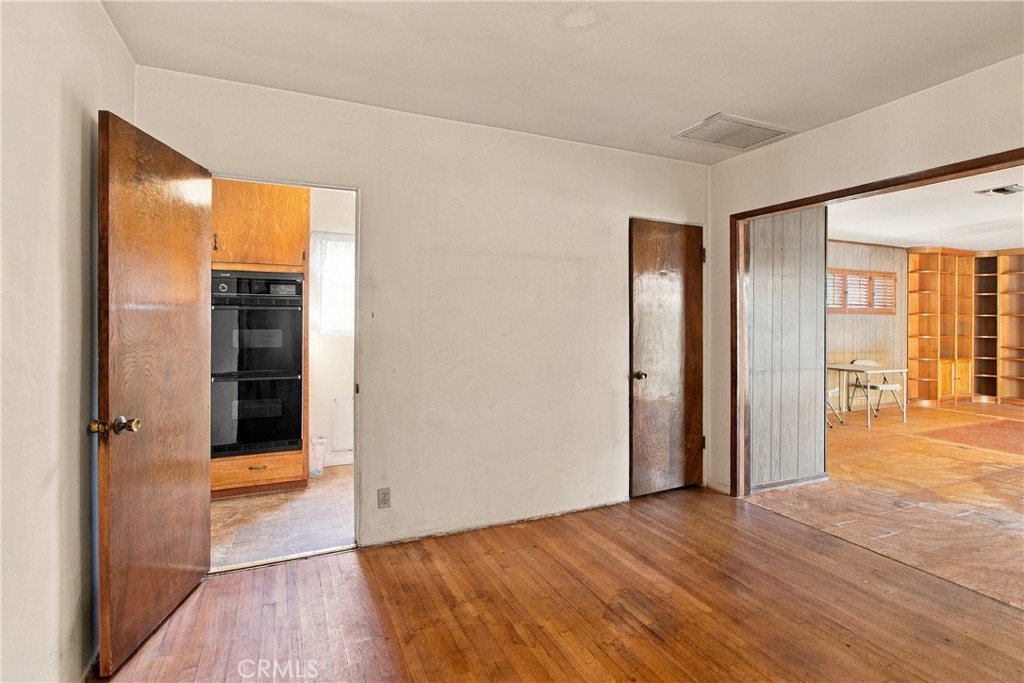 2043 N Maple Property Photo 15
