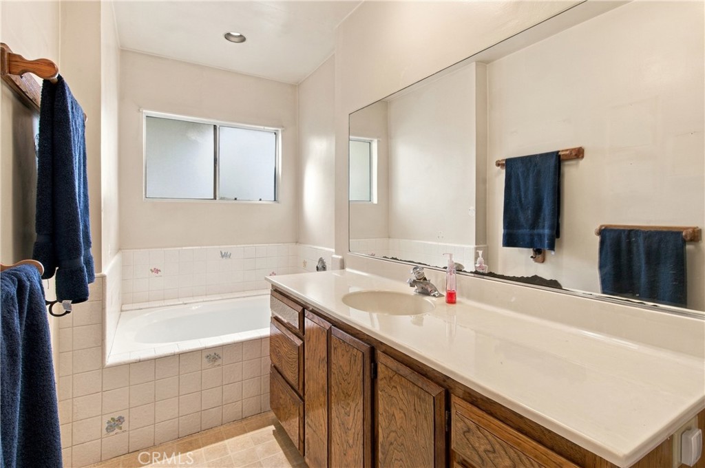 2043 N Maple Property Photo 17