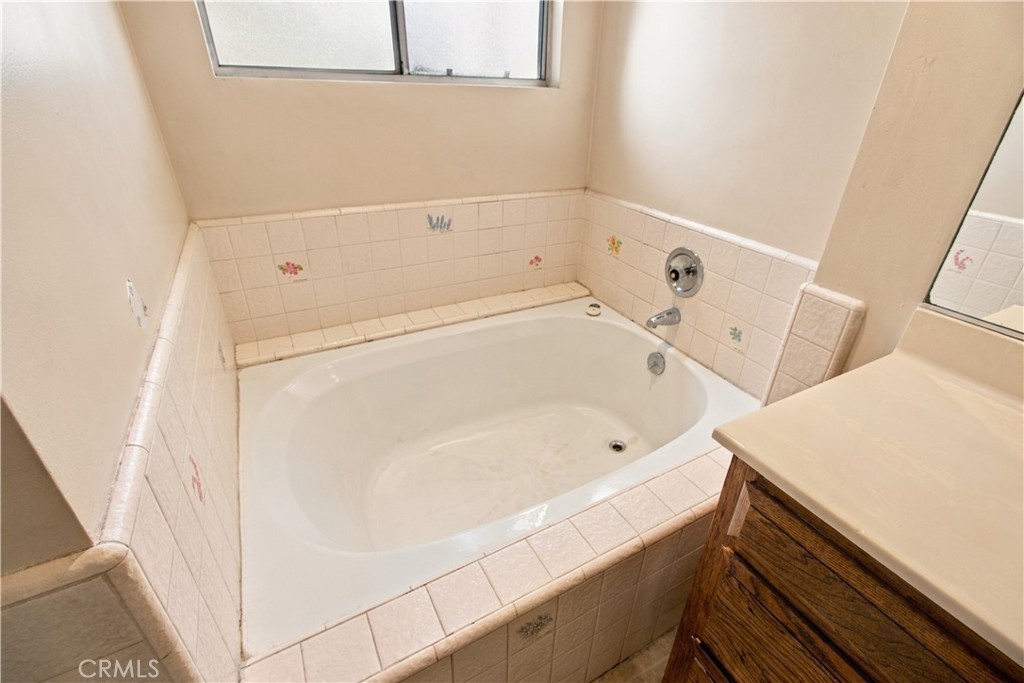 2043 N Maple Property Photo 18