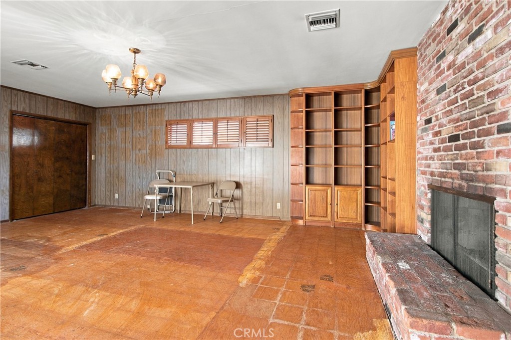 2043 N Maple Property Photo 28