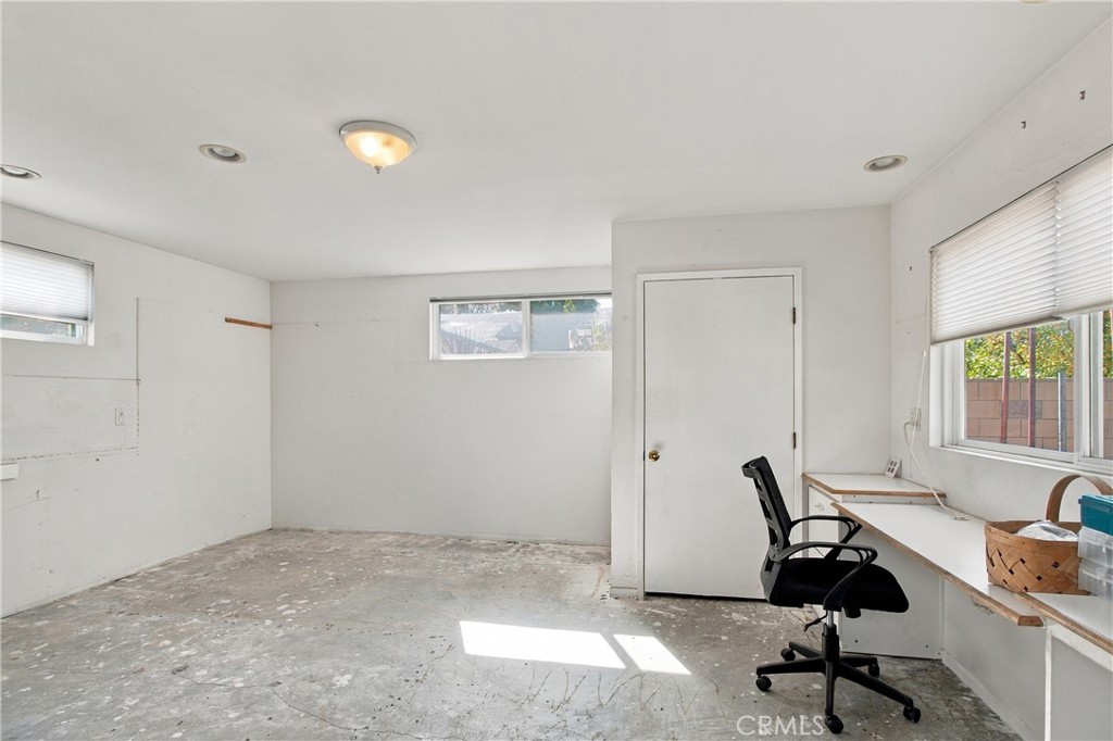 2043 N Maple Property Photo 34