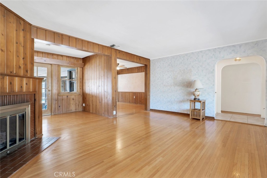 141 S Beachwood Drive Property Photo 8