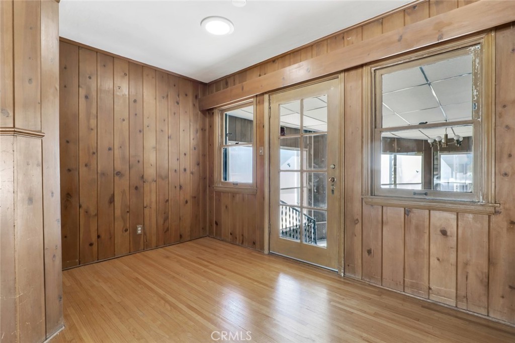 141 S Beachwood Drive Property Photo 9