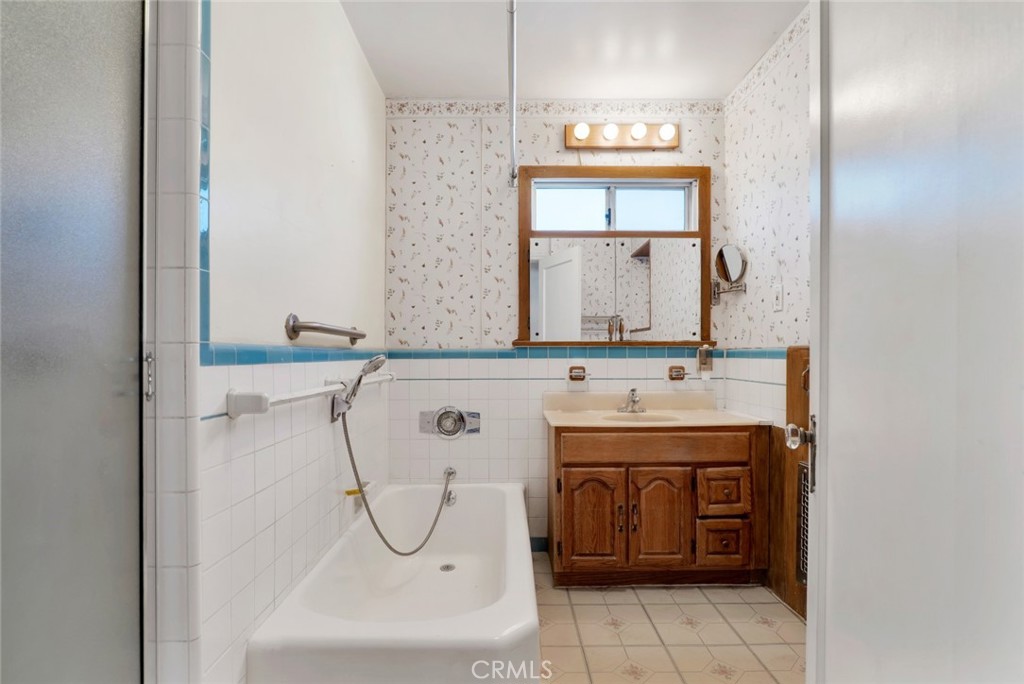 141 S Beachwood Drive Property Photo 15