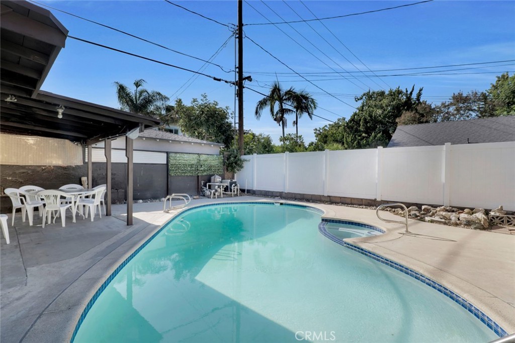 141 S Beachwood Drive Property Photo 25