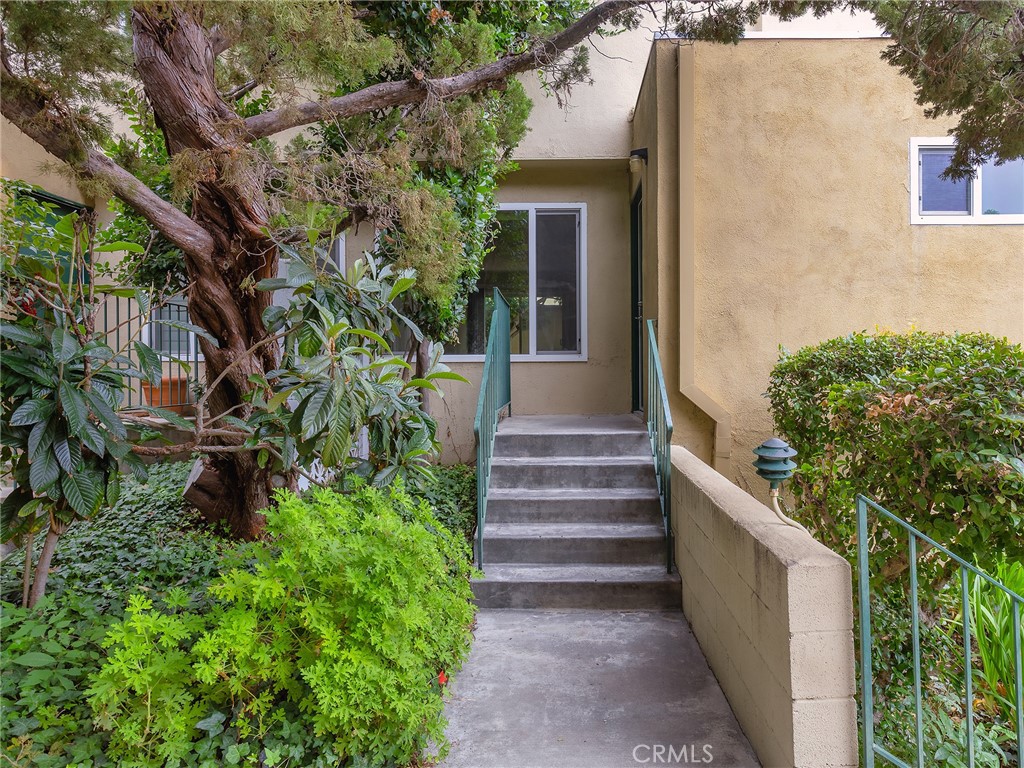 11138 Aqua Vista Street 18 Property Photo 1