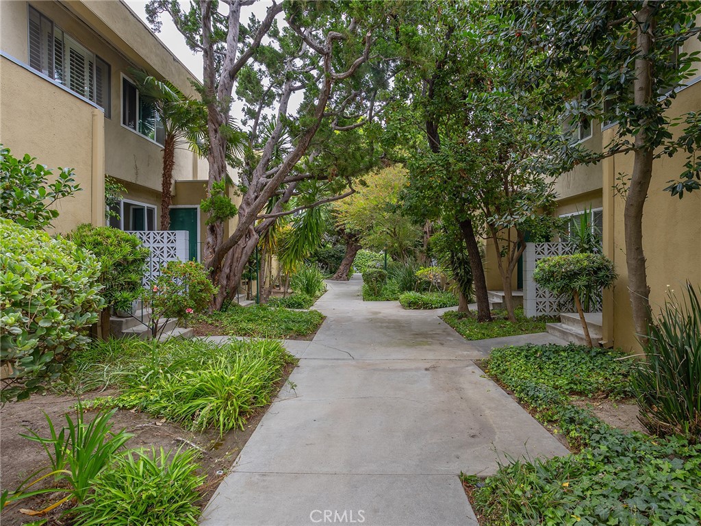 11138 Aqua Vista Street 18 Property Photo 3