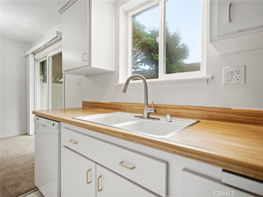 11138 Aqua Vista Street 18 Property Photo 7