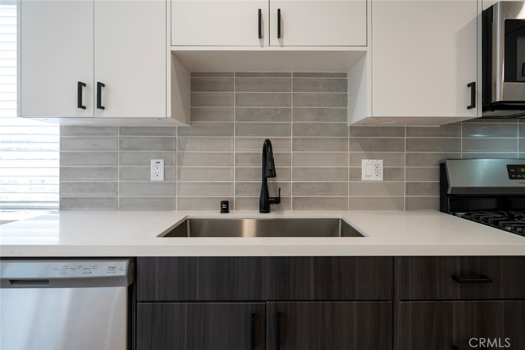 613 N Occidental 611-6 Property Photo 9