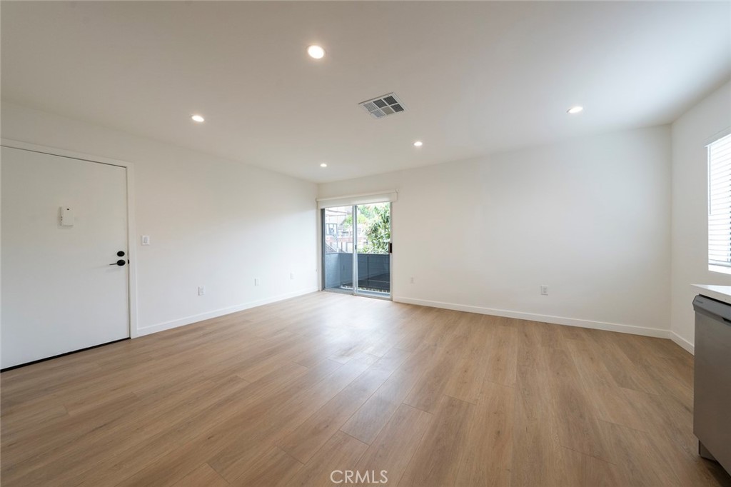 613 N Occidental 611-6 Property Photo 11