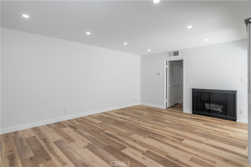 1339 N Columbus 106 Property Photo 5