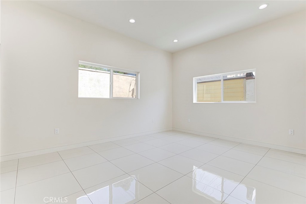 1135 A E Windsor Property Photo 16