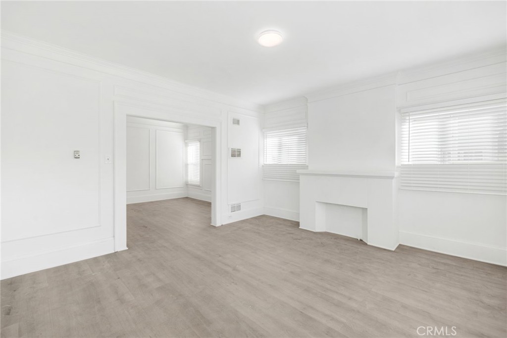548 N Kenmore Property Photo 5
