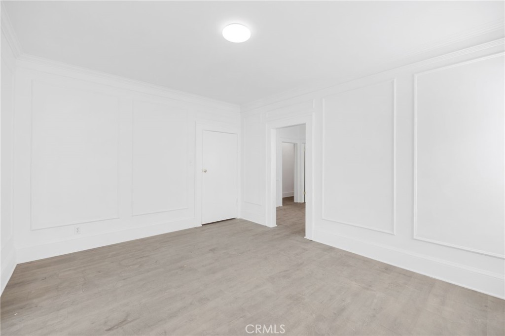 548 N Kenmore Property Photo 9