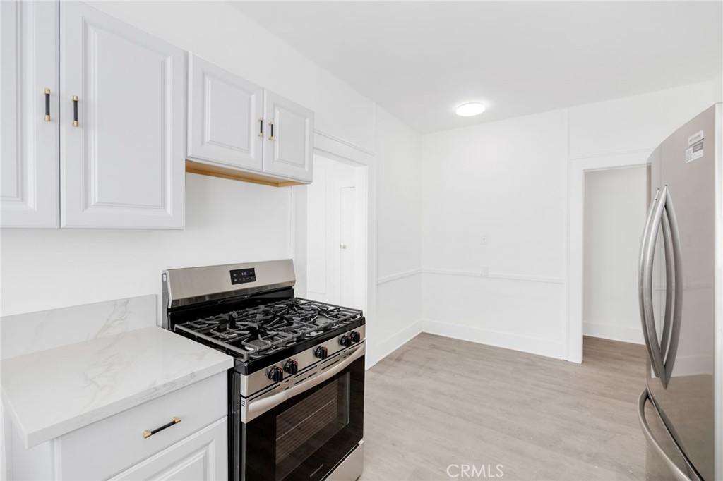 548 N Kenmore Property Photo 13