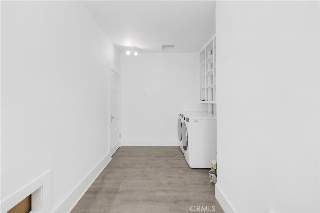 548 N Kenmore Property Photo 16