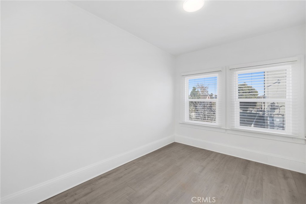 548 N Kenmore Property Photo 18