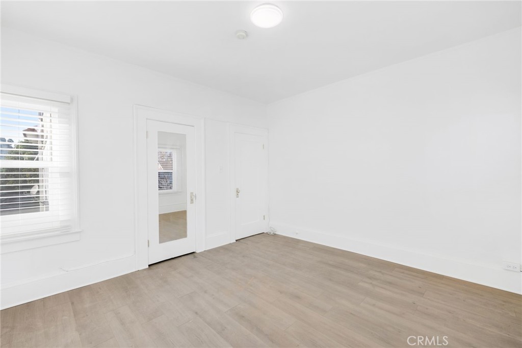 548 N Kenmore Property Photo 21
