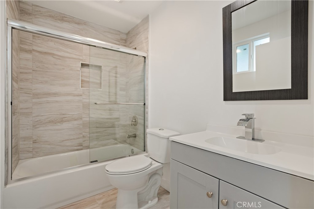449 N Heliotrope Drive Property Photo 8