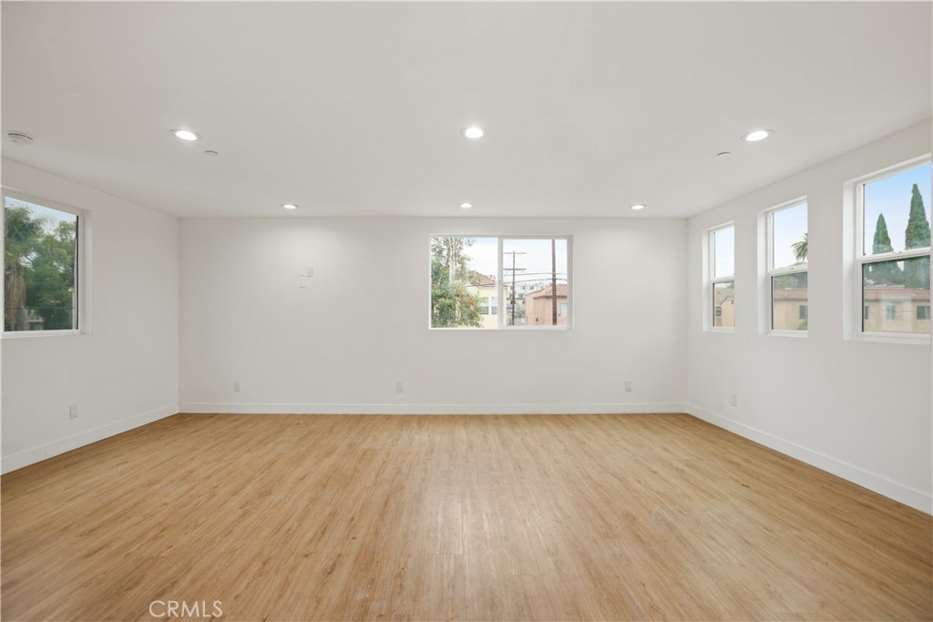 449 N Heliotrope Drive Property Photo 12