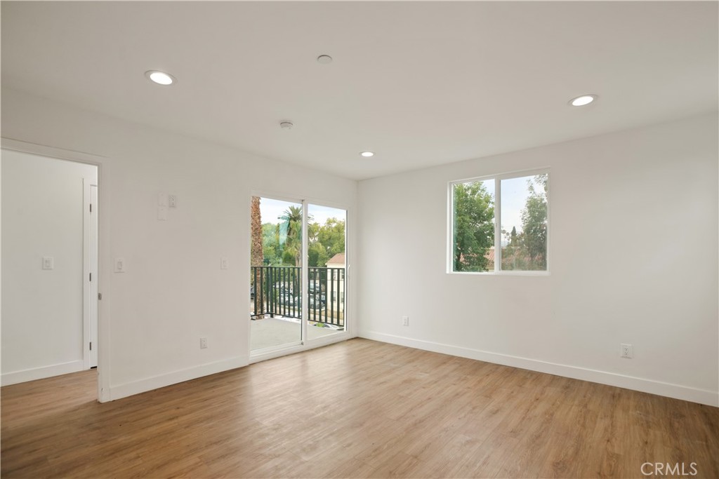 449 N Heliotrope Drive Property Photo 17
