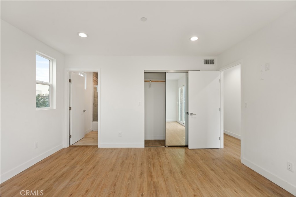 449 N Heliotrope Drive Property Photo 18