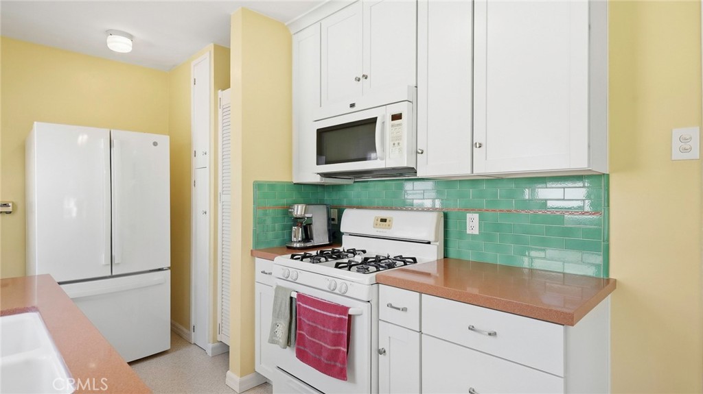1320 N Kenwood Property Photo 12