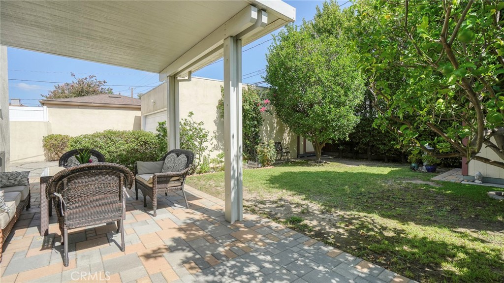 1320 N Kenwood Property Photo 38