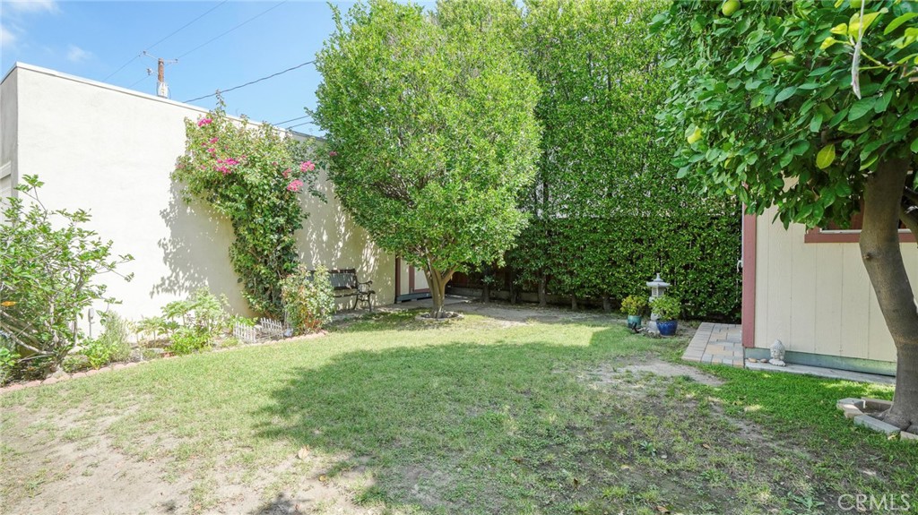 1320 N Kenwood Property Photo 39