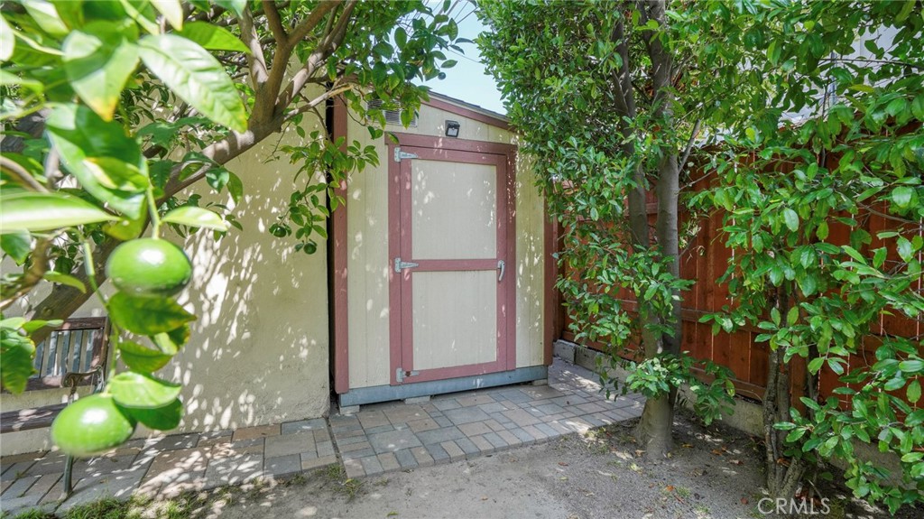 1320 N Kenwood Property Photo 43