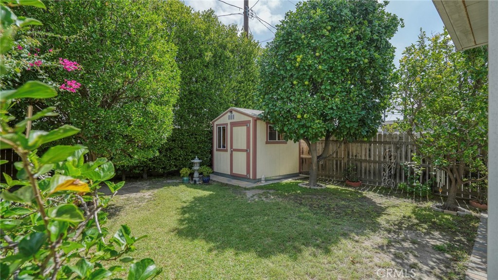 1320 N Kenwood Property Photo 45
