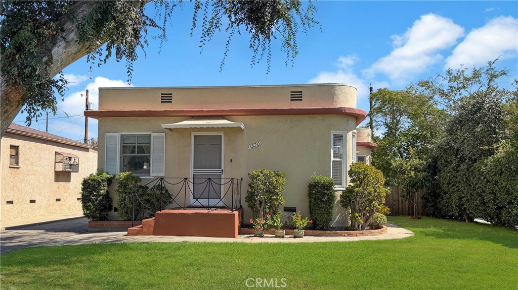 1320 N Kenwood Property Photo 47