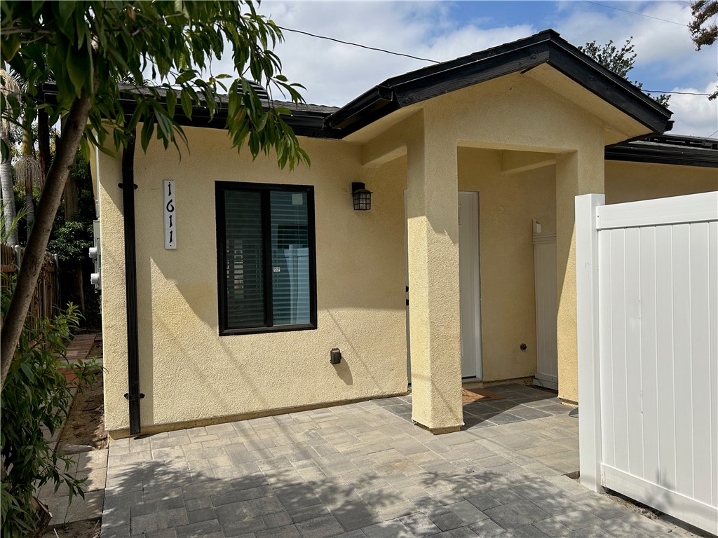 1611 N Niagara Property Photo 1