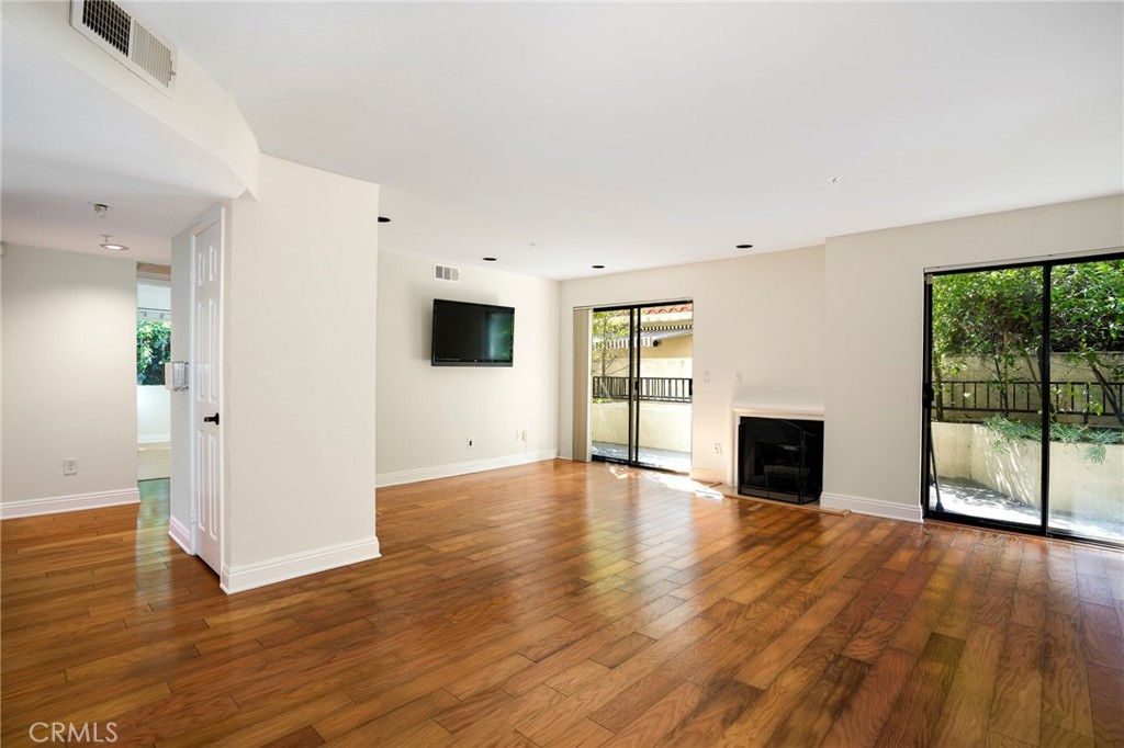 422 Hawthorne Street 3 Property Photo 10