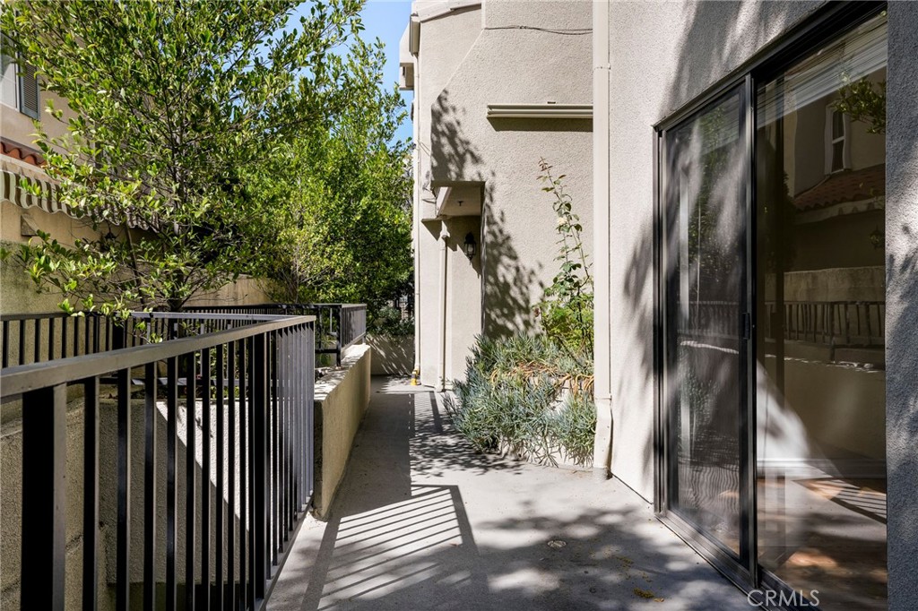 422 Hawthorne Street 3 Property Photo 25