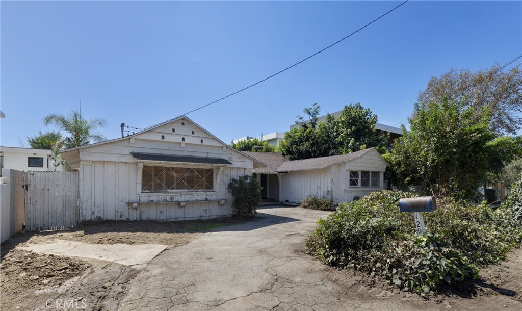 12932 Addison Street Property Photo 1